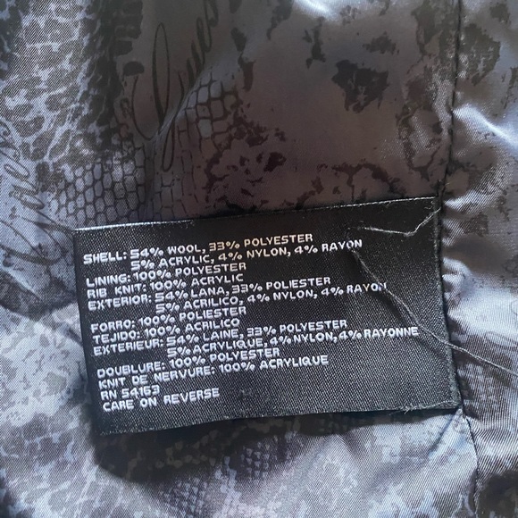 Guess jacket! - Picture 5 of 6